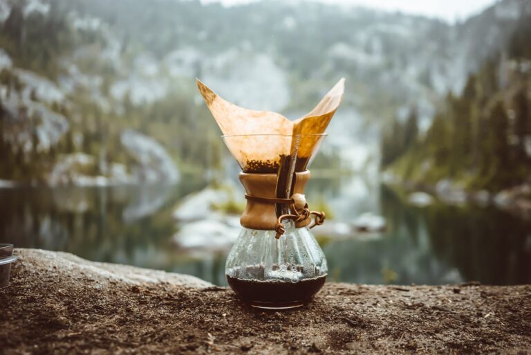Chemex kahve demleme kayanın üstünde Chemex filtre kağıdı