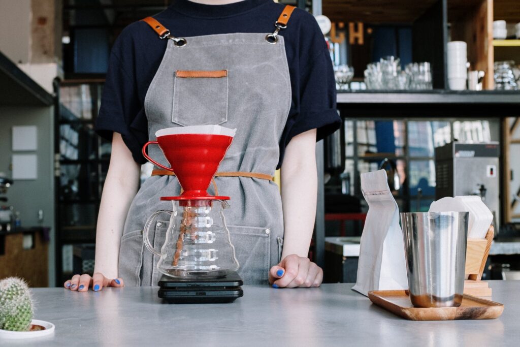 V60 Demleme Yöntemi ve kadın Nedir Nasıl Yapılırı anlatıyor